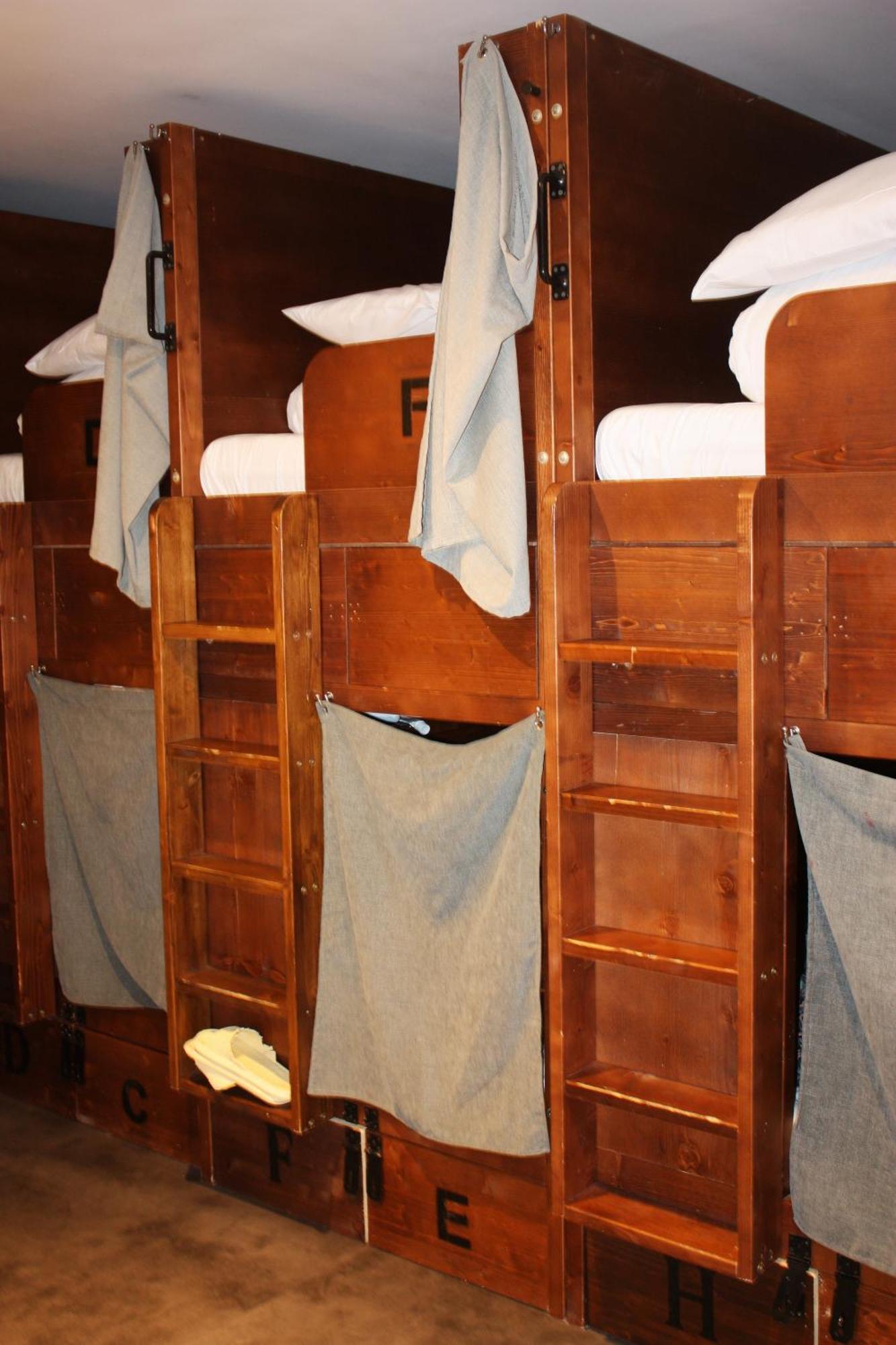 Le Maje Hostel Монпелие Екстериор снимка